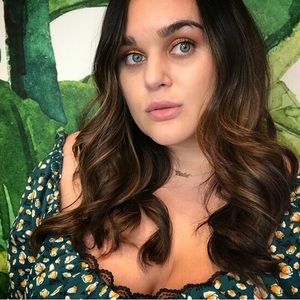 Meet your Posher, Cecilia